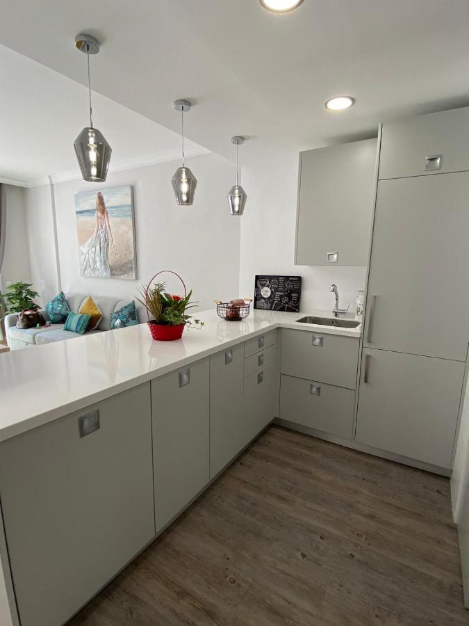 Luxury Beach Side Apartment In Marbella Playa Bagian luar foto