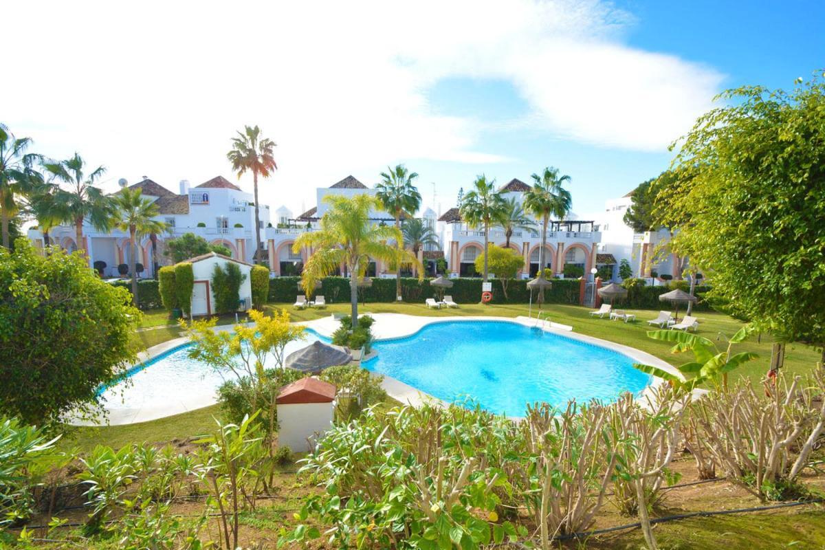 Luxury Beach Side Apartment In Marbella Playa Bagian luar foto