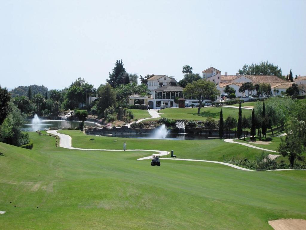 Luxury Beach Side Apartment In Marbella Playa Bagian luar foto