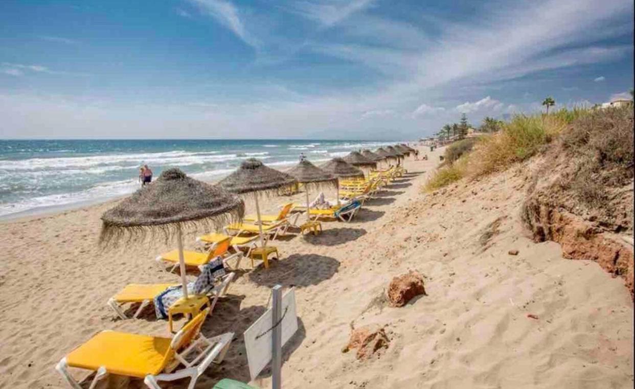 Luxury Beach Side Apartment In Marbella Playa Bagian luar foto